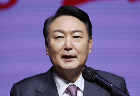 지난 2월6일 윤석열 국민의힘 대선후보가 광주 서구 김대중컨벤션센터에서 열린 당 광주선거대책위원회 필승결의대회에서 발언하고 있다.<연합뉴스>